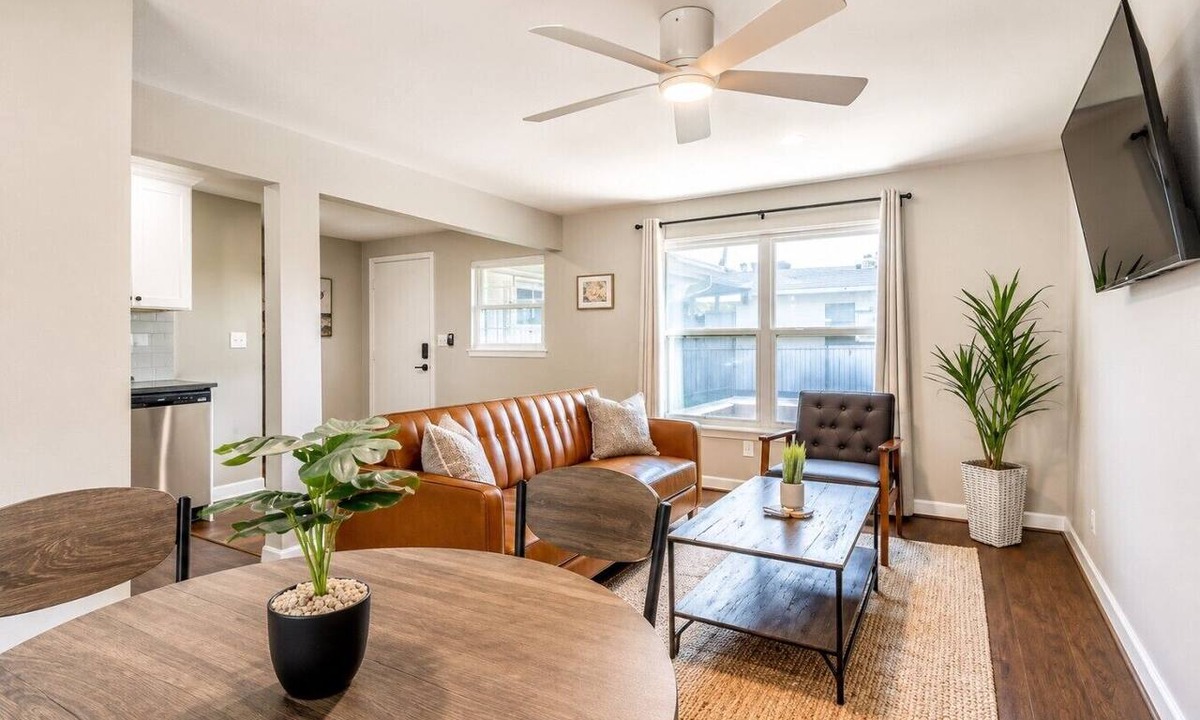 Neartown Apartment | (11) Modern July Comforts – 10% Off Limited Time!