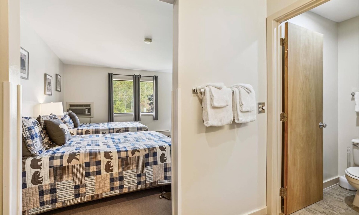West Bridgewater Hotel | 117 Two Double bed Standard Hotel room