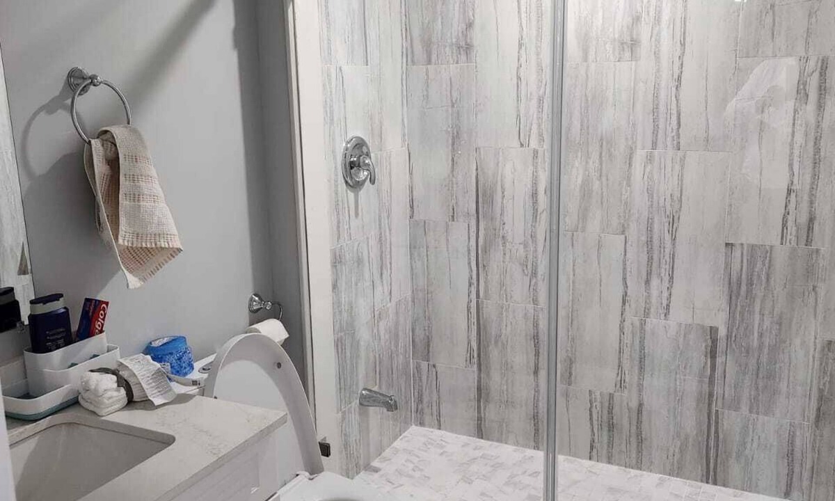 Brampton Apartment | 2 Bedroom Apartment - A Full space with access to backyard, patio, and firepit