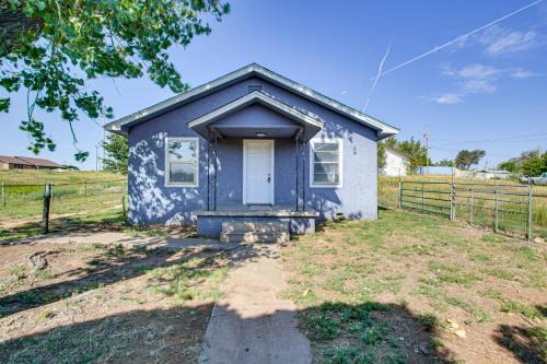 Borger House | 2 Mi to Phillips 66 Refinery: Home w/Yard