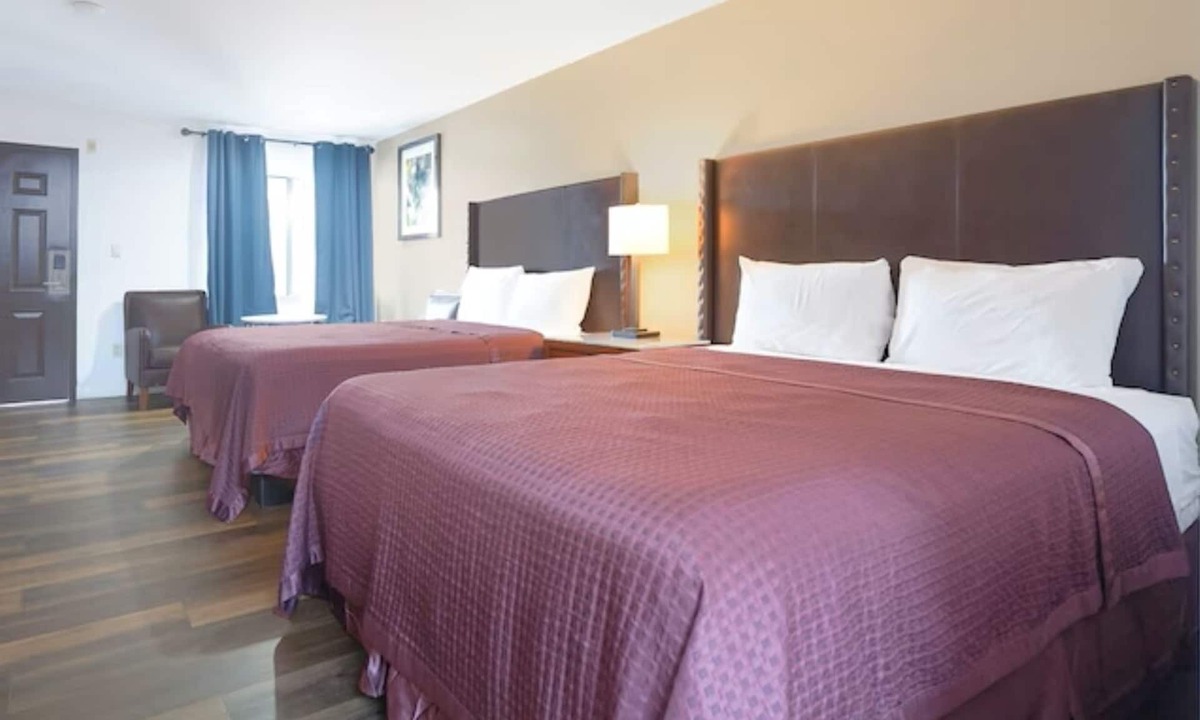 San Augustine Hotel | 2 Modern Rooms | San Augustine Getaway: 2 Full Beds Non-Smoking Room.
