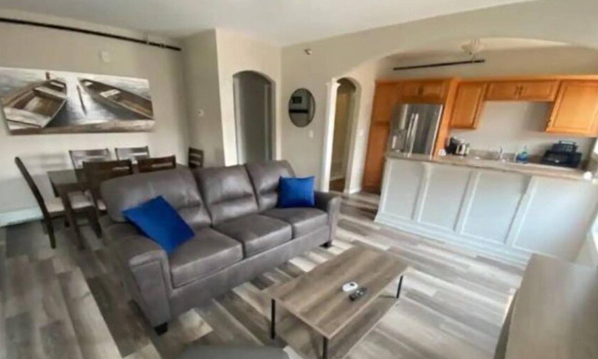 East Hillside Apartment | 2 Rooms up Top = Twice the fun!