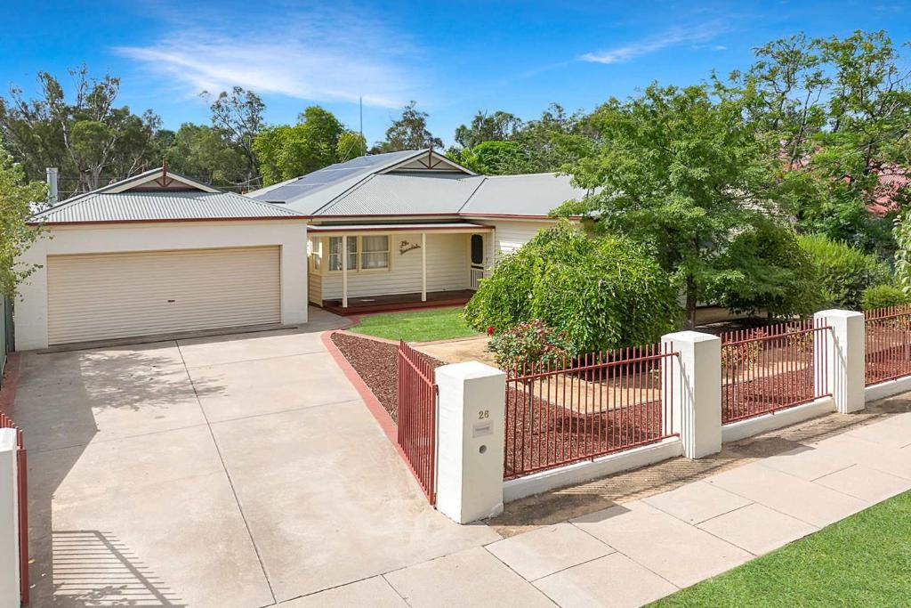 Echuca House | 26 Dickson St - character home in the heart of Echuca