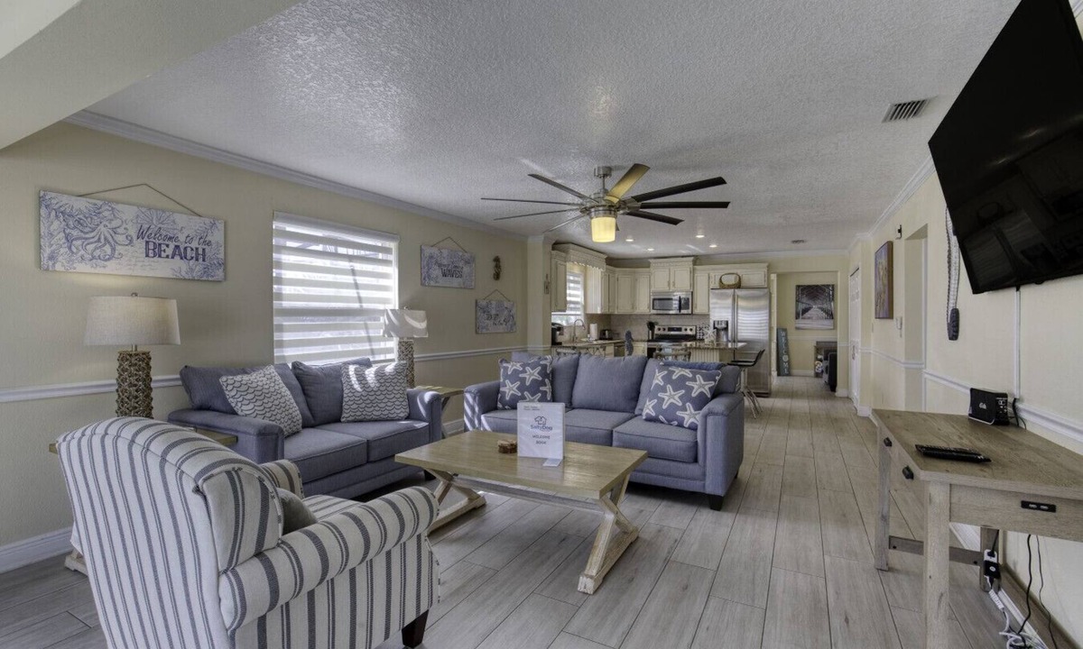 O'byrne House | 3 bedroom 2 bath home walking distance to beach!