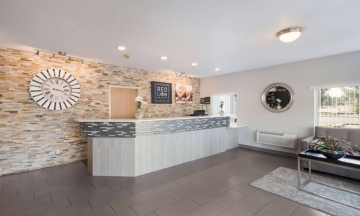 Kennewick House | 3 Spacious Accommodations with FREE Breakfast! A short drive to Columbia Park!
