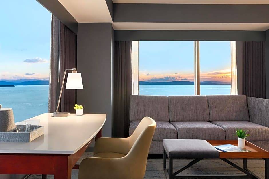Burlington Hotel | 3-Star Hotel ∙ Hilton Burlington Lake Champlain