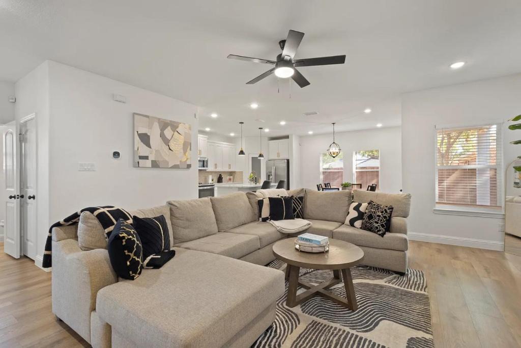West Dallas House | 4 Bdr, 2.5Bth Dallas Getaway, New Build