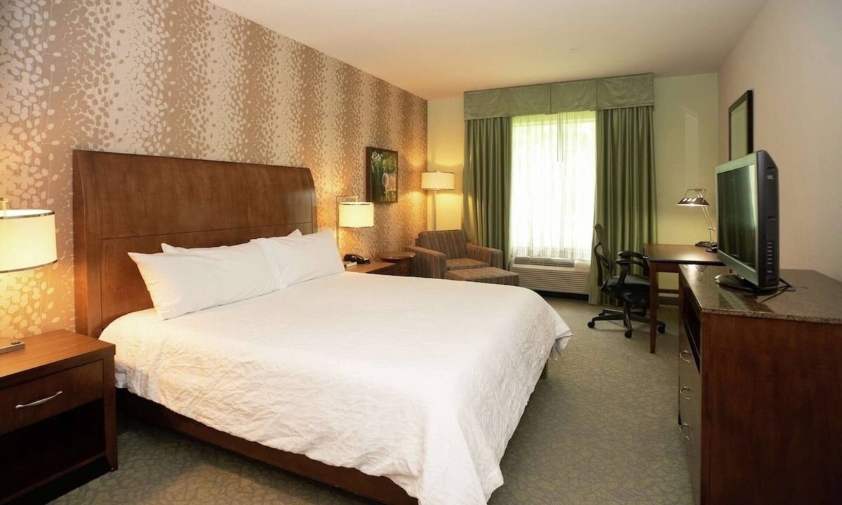 Covington Hotel | 4 Units | Pool & Dining | Near Covington Business District
