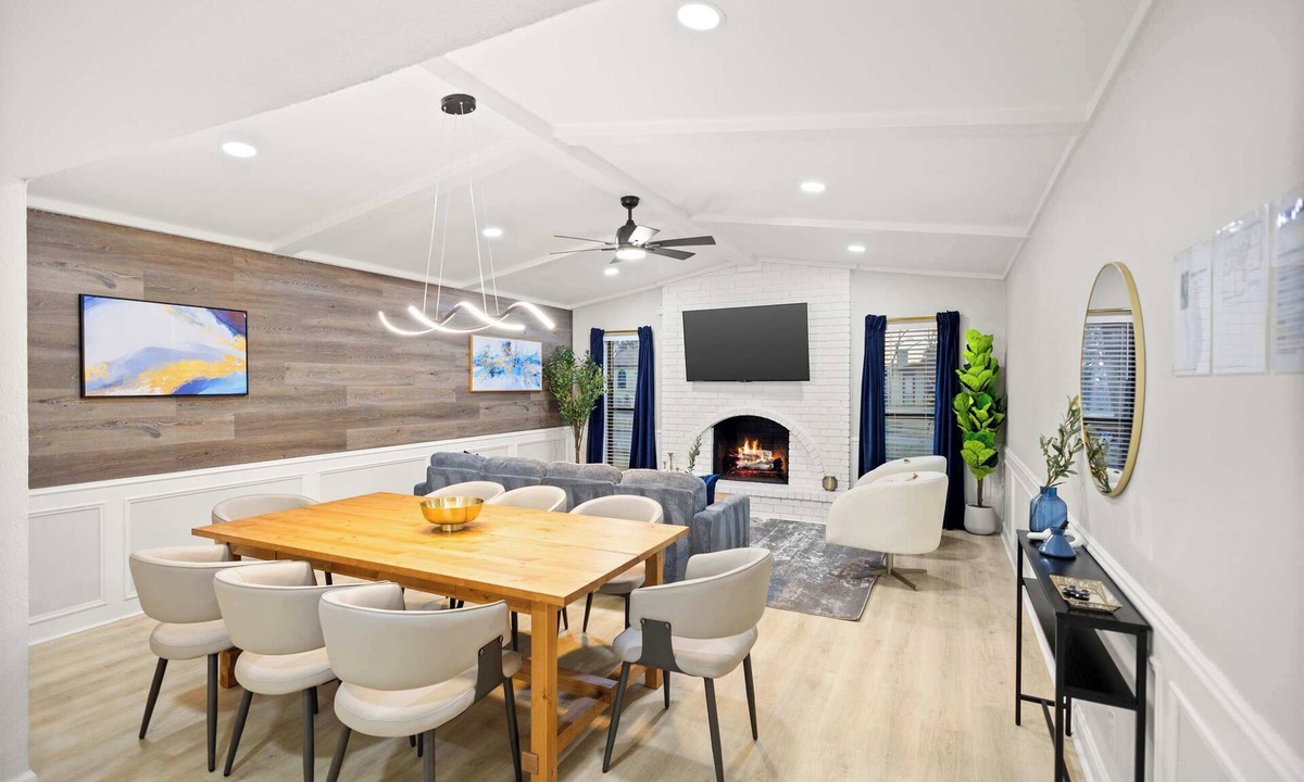 Grand Prairie House | 5-BD/2.5-BA Modern Retreat w/Games & Hot Tub