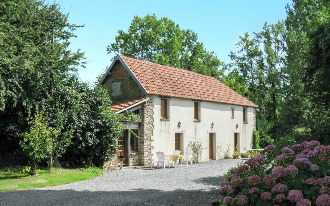 Savigny Other | 75 m² Accommodation ∙ 2 bedrooms ∙ 4 guests