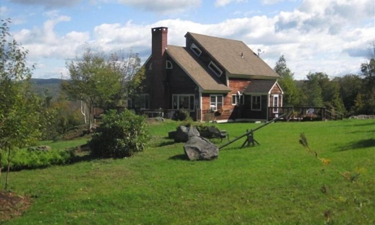 Jacksonville Cabin | A post and beam home in a private setting with wonderful mountain views. n