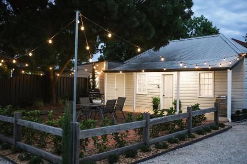 Central Mudgee House | Ash Cottage - Intimate Wine Country Living for Two