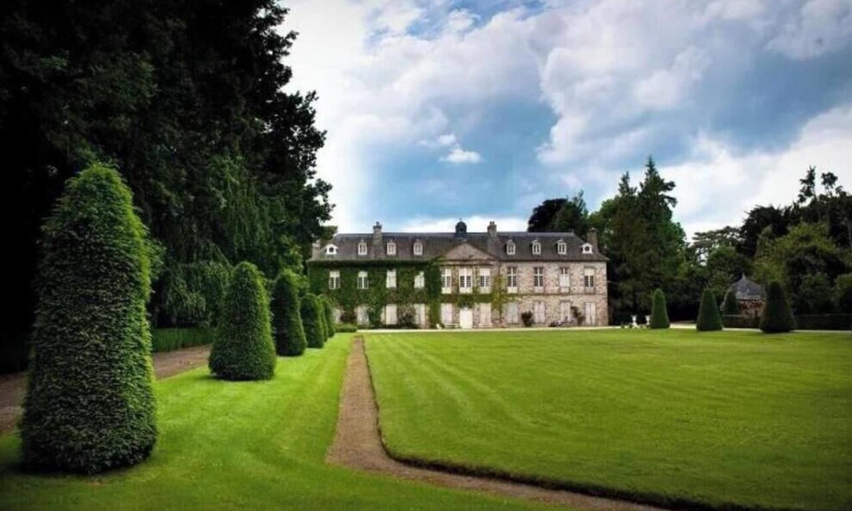 Saint-Ouen-La-Rouerie House | Aunt Adele