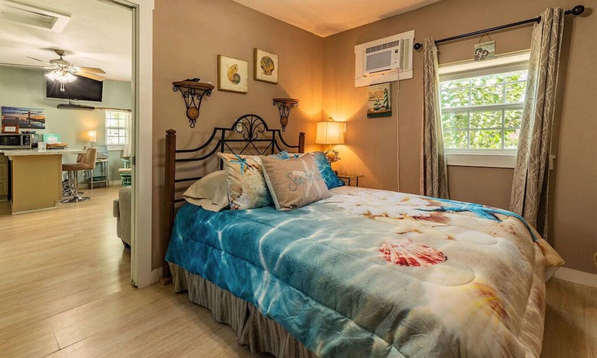 Bacliff Cottage | Awesome 2B/2B cottage on shared waterfront property, 275' pier, pool & hot tub
