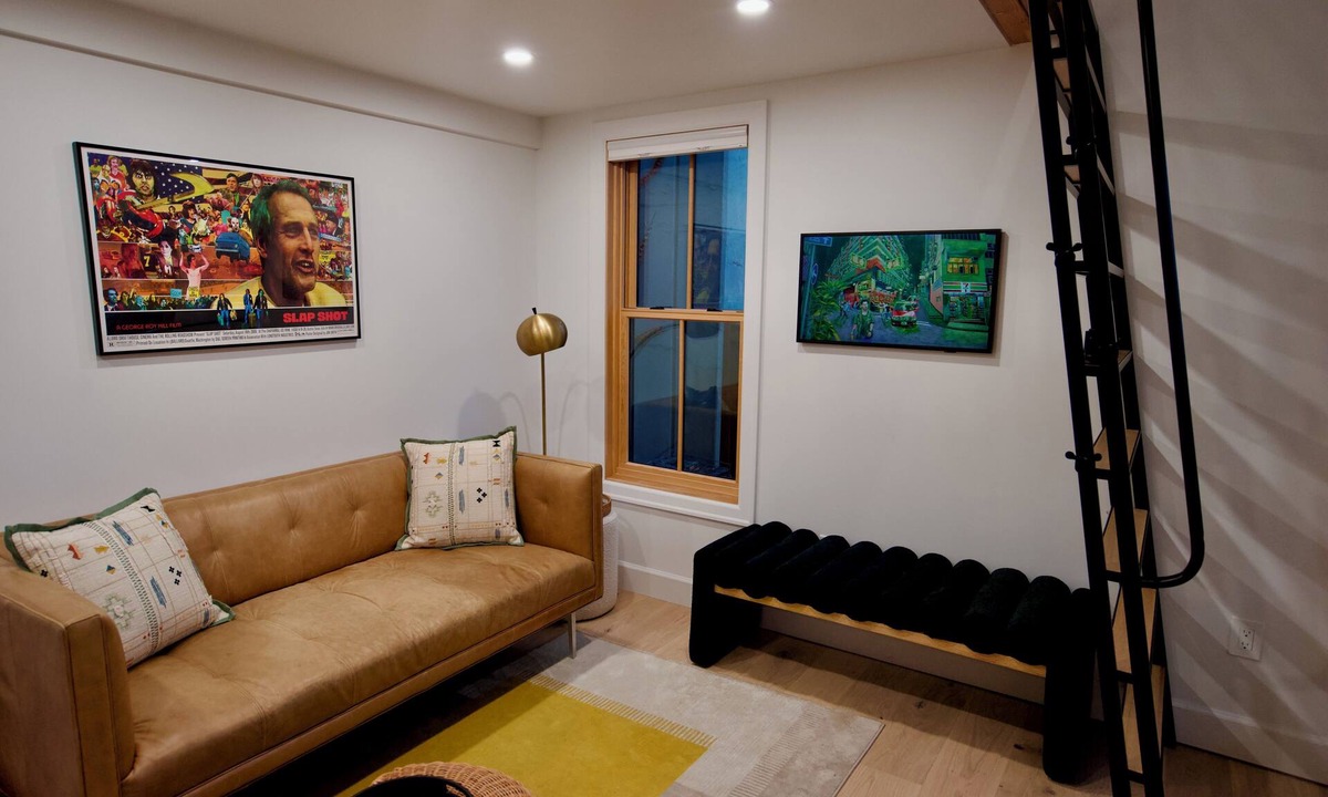 South Park Apartment | Backyard Studio in South Park