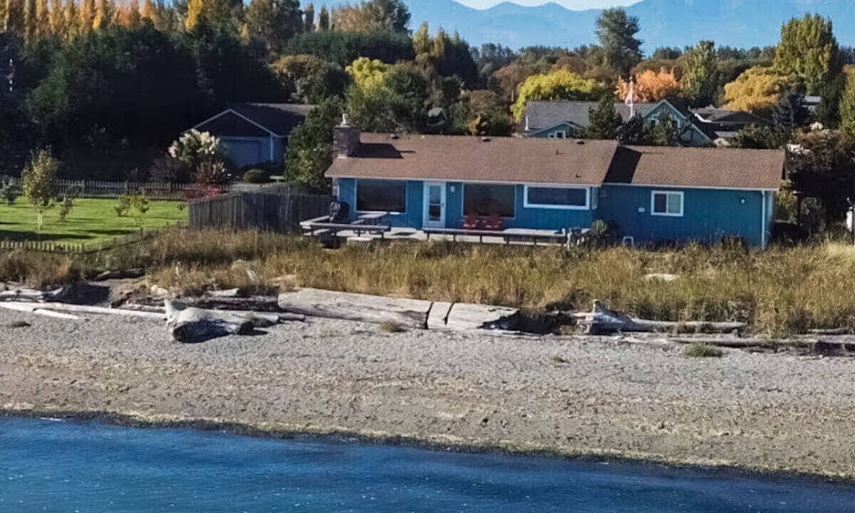 Sequim House | Beachfront house overlooking Dungeness Bay with hot tub