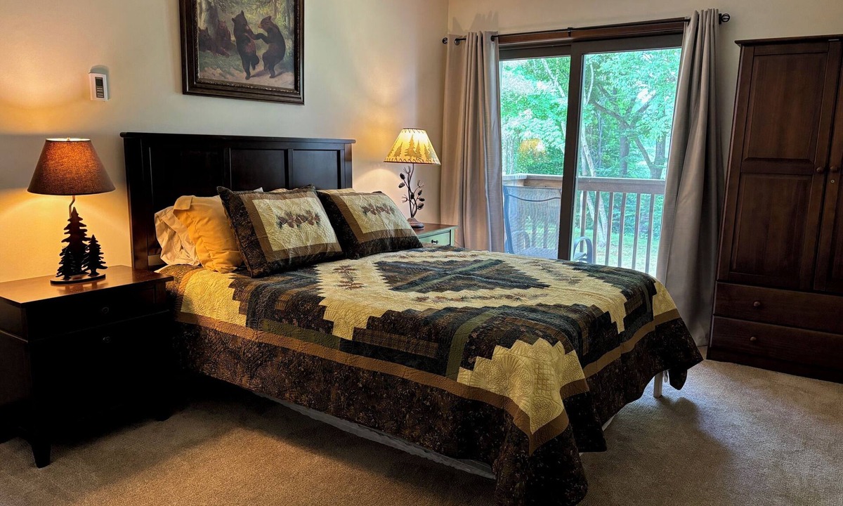 West Hartford House | Beautiful 2-BR 2.5-BA End Unit Townhome at Quechee Lakes
