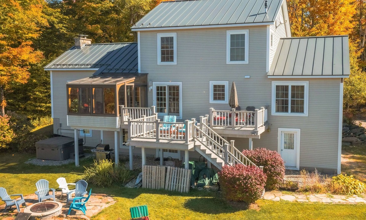 Stratton and Bromley Ski Areas House | Beautiful house w/mountain & pond views, hot tub, pool table, bbq, firepit, w/d