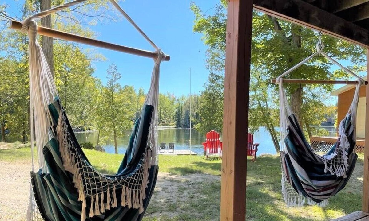 Central Frontenac Cottage | Beautiful lake side cottage