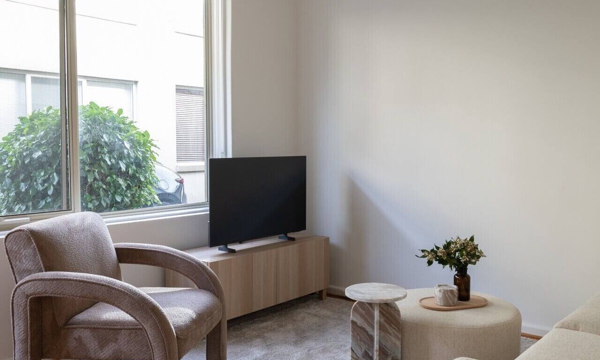 St. Kilda East Apartment | Beautifully Styled Apartment in St Kilda East