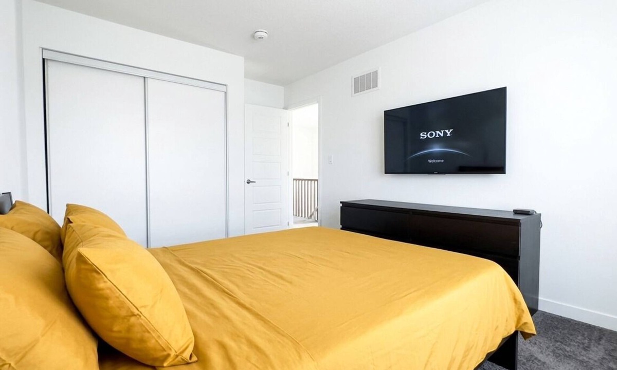 Brampton House | Bedroom (Queen bed) within shared space