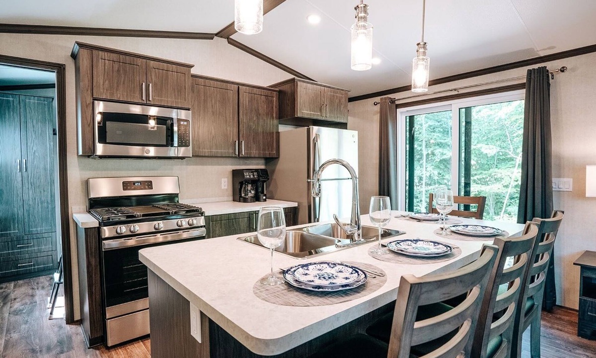 Otonabee-South Monaghan Hotel | Bellmere Winds Golf Resort