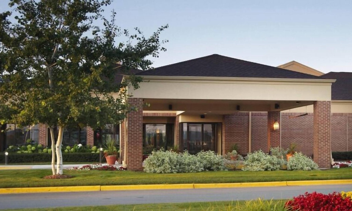 Brookfield House | Best Value, Quality Stay! 2 Modern Units, Indoor Swimming Pool, Pets Allowed!
