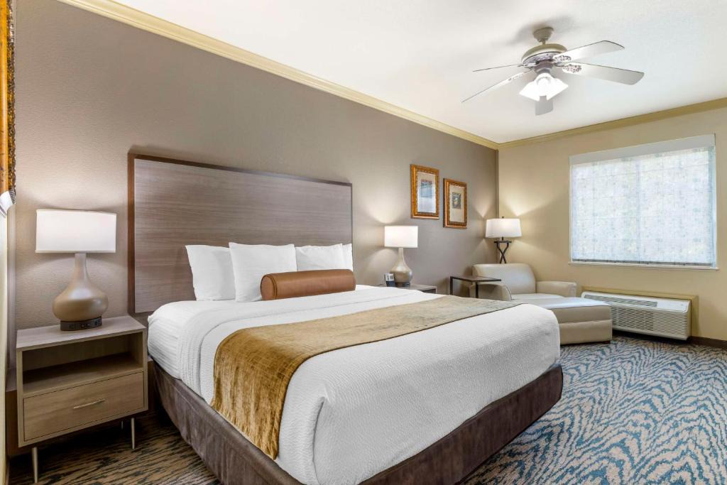 Crown Colony Hotel | Best Western Plus Crown Colony Inn & Suites