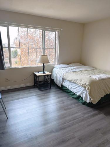 Fontana House | Big bedroom shared bathroom