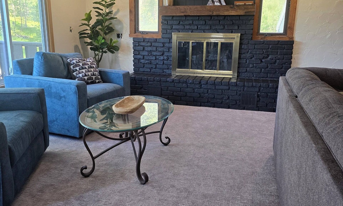 Custer Apartment | Bison Loft Suite- Trailers/UTV's/Bikers Welcome