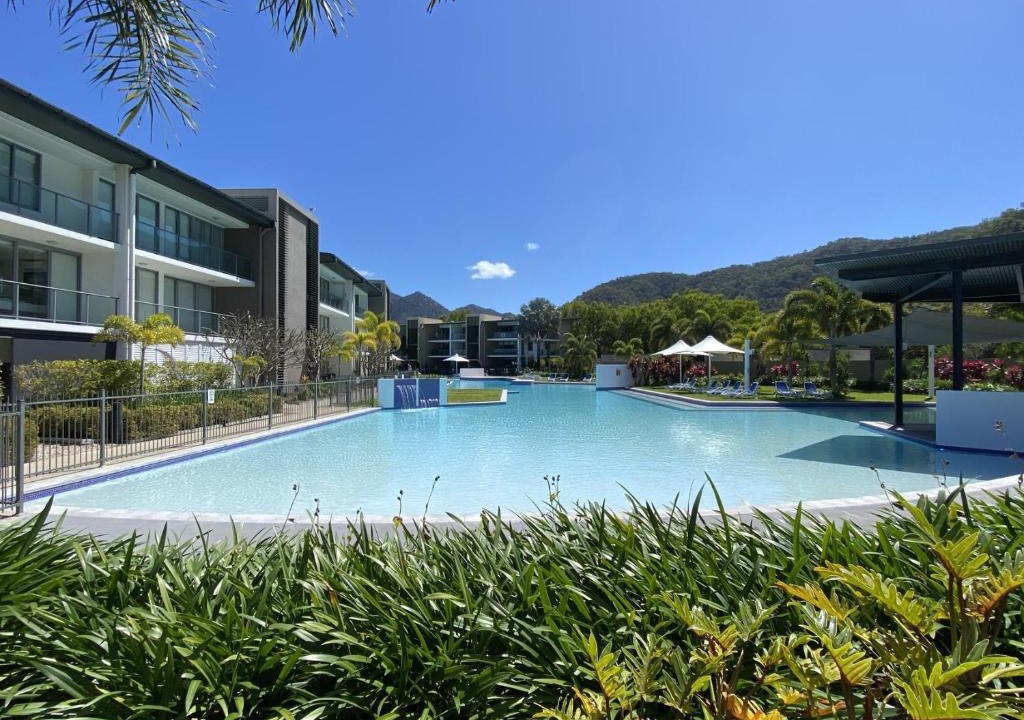 Nelly Bay Apartment | Blue on Blue Large One Bedroom Apartment, steps from ferry, amazing pool, wifi