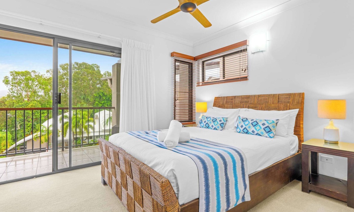 Trinity Beach Apartment | Bluewater Haven - Sweeping Lagoon Views with Pool