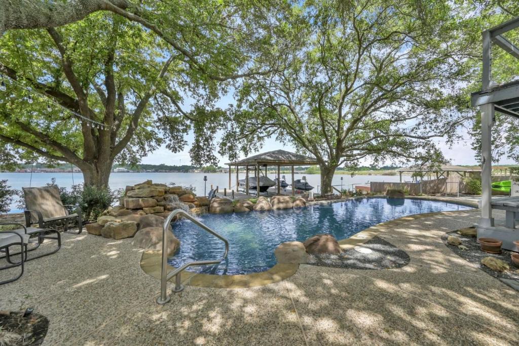 Willis House | Bluff View Drive