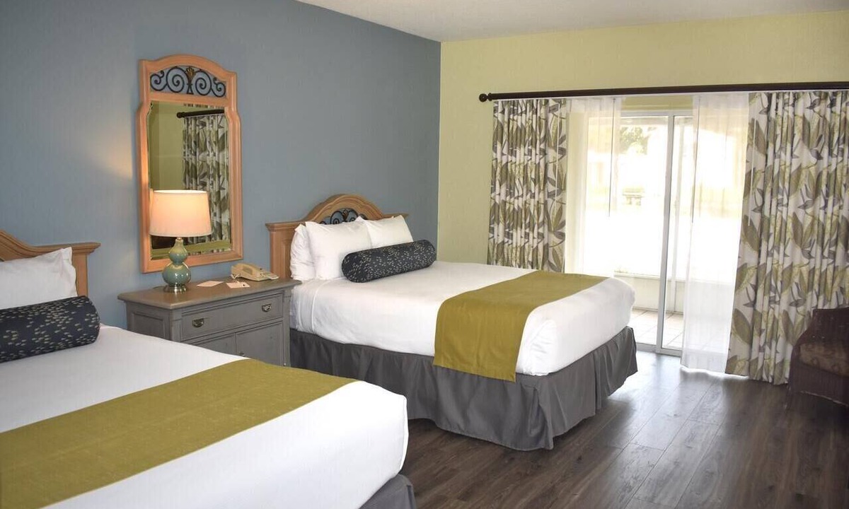 Crystal River Hotel | Boating, Kayaking & Manatee Experiences | Plantation Resort