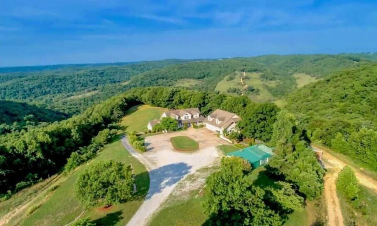 Ponce De Leon Bed & Breakfast | Branson White River Suite: A Private Forest Retreat