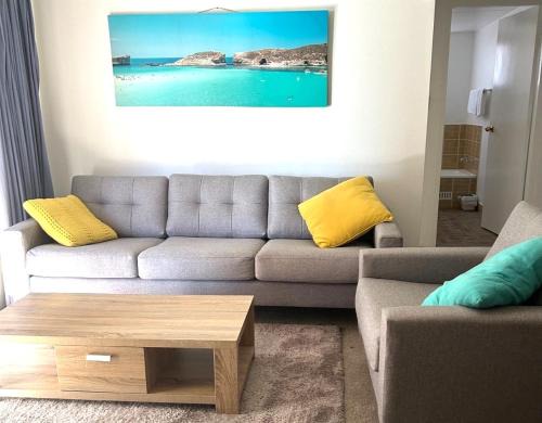 Forster Apartment | Breakers 11