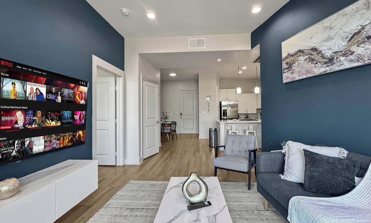 Deep Ellum Apartment | Bright 2BR2BA Stay Deep Ellum w/Pool Gym Parking