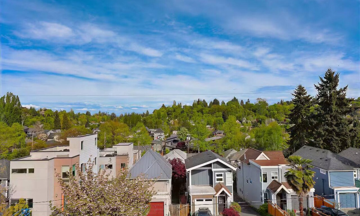 Mann House | Bright Madison Valley Townhome w/Rooftop and AC