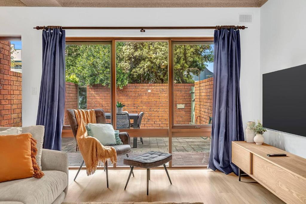 Brighton House | Brightly Beachside - Where Jetty Rd meets the Ocean