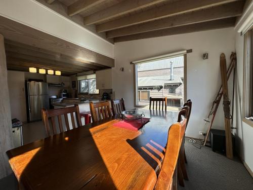 Dinner Plain Ski Chalet | Brindabella Chalet alpine-getaways