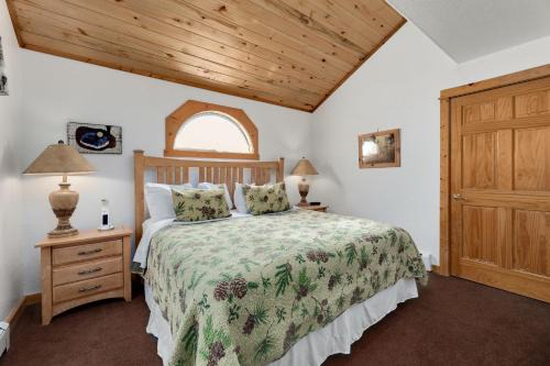 Fall River Estates Apartment | Bugle Pointe A03 by Estes Park Condos