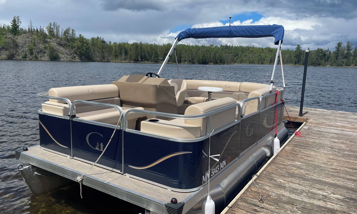 Ely Cabin | Cabin 6 "Osprey" 3 BR, 6 pp, lake view, access to boats!