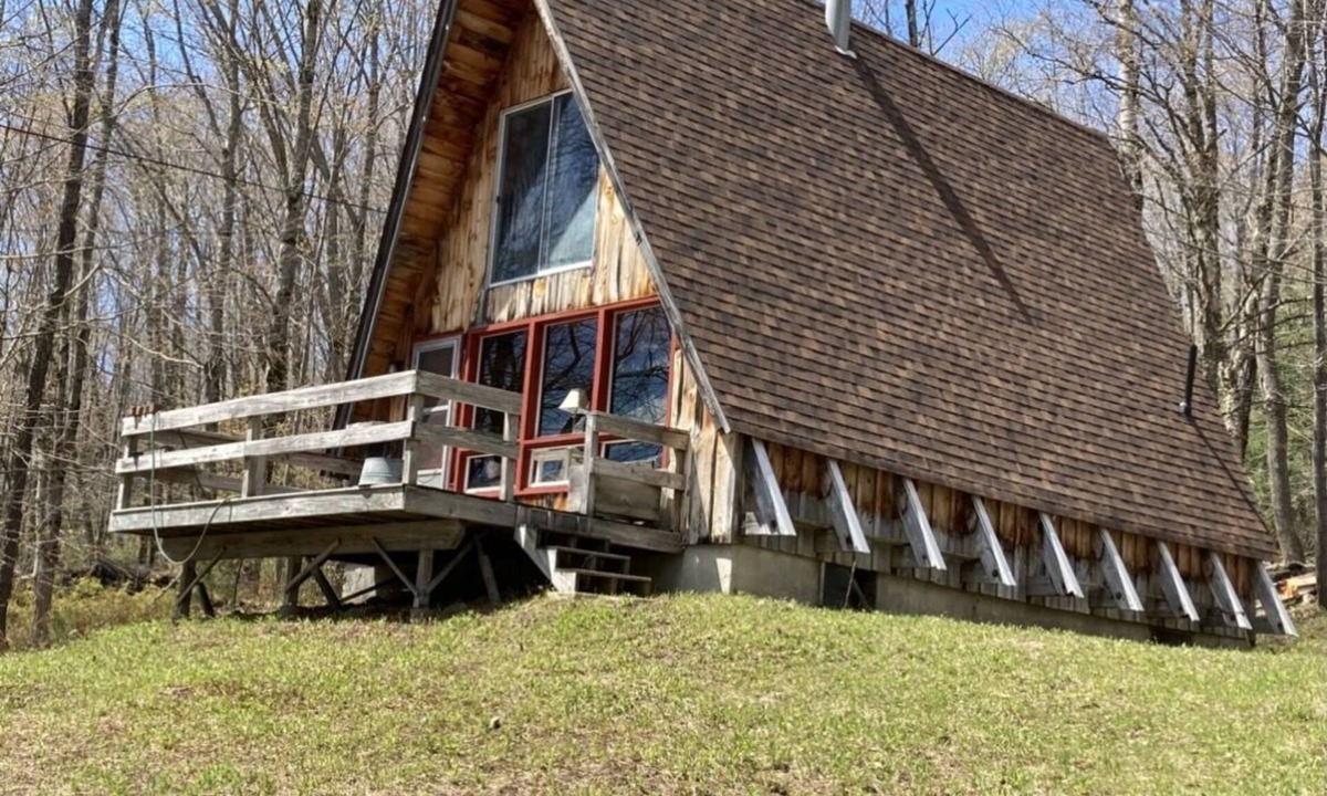 Plymouth Cabin | Camp steps from Lake Ninevah