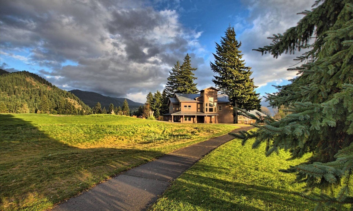 Carson Hotel | Carson Hot Springs Resort