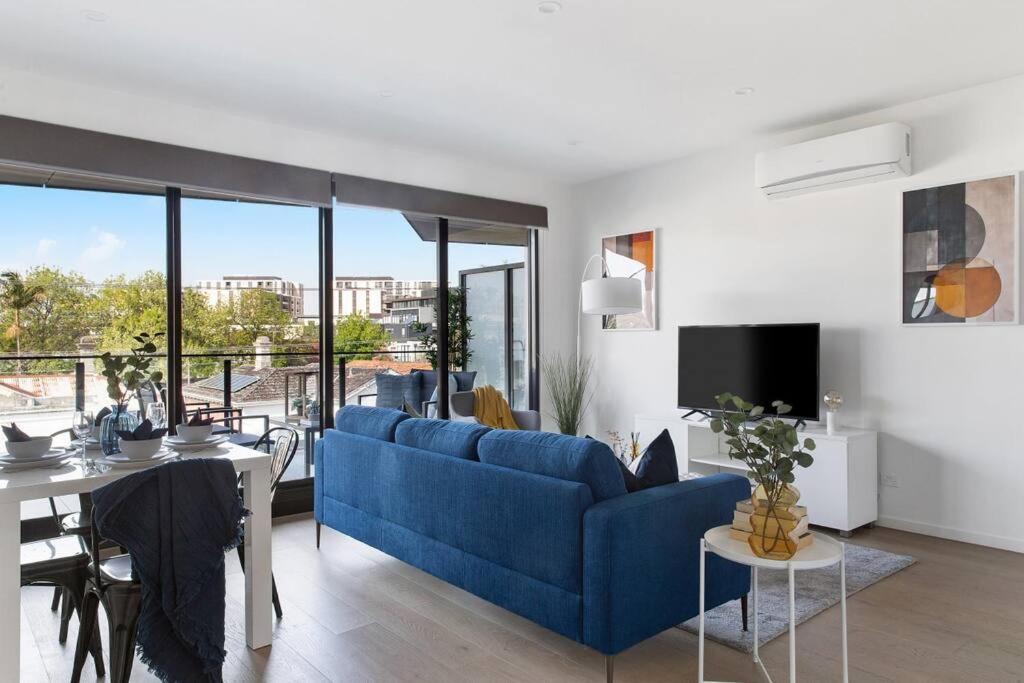 Caulfield Apartment | Caulfield Elegance: Chic Abode
