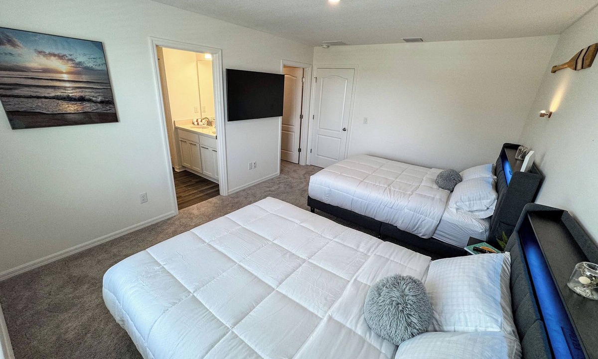 Bearss Plaza House | Charming 3-bedroom townhome with AC and WiFi in San Antonio