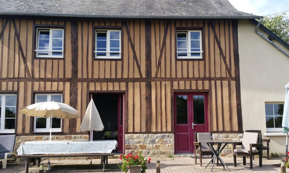 Barenton Cottage | Charming authentic Norman house with fireplace and pets allowed
