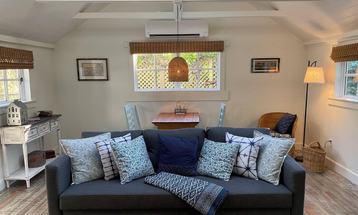 Eastsound Cottage | Charming Cottage hidden in town!