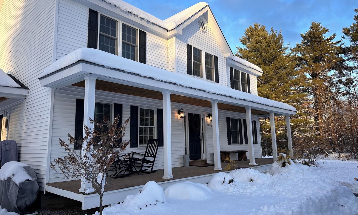 Stratton and Bromley Ski Areas House | Charming Farmhouse 5 minutes from Magic Mountain & close to 5 other Ski Resorts
