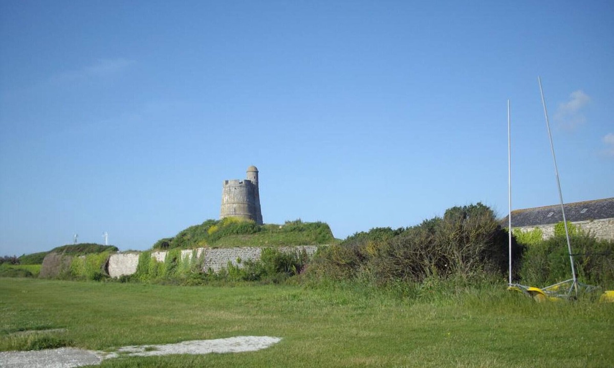 Saint-Vaast-la-Hougue Apartment | Charming family apartment in central Saint-Vaast-la-Hougue with wifi